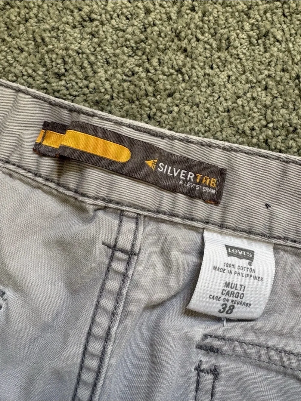 Vintage Levi’s Silvertab Cargo Shorts Gray Mens Size 38 Cotton Baggy Skater